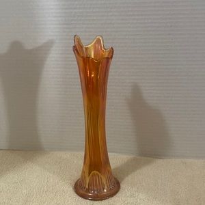 Beautiful blown Fenton vase